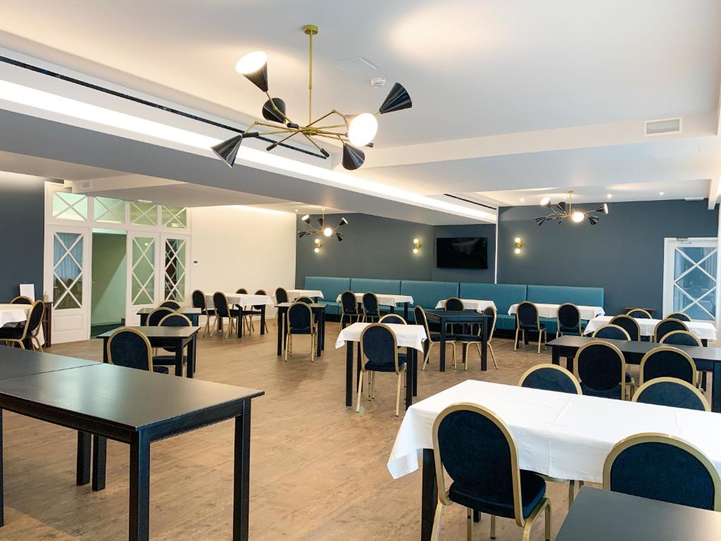 TV a/nebo společenská místnost v ubytování Hotel Moutados