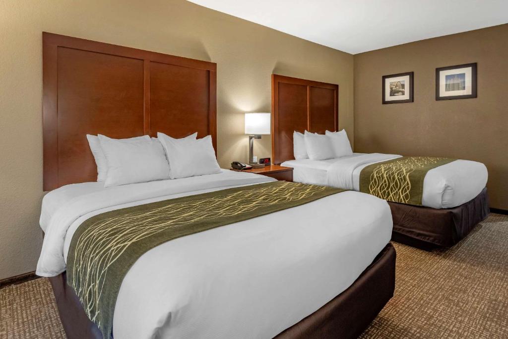 Comfort Inn & Suites Pittsburgh South photo