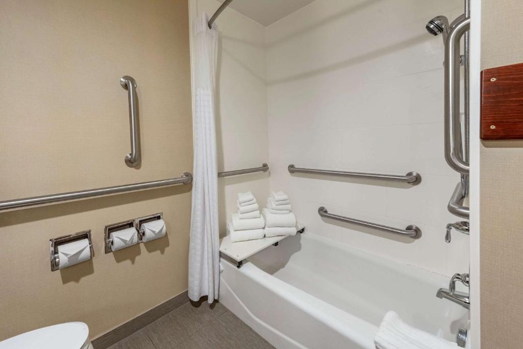 Comfort Inn & Suites Pittsburgh South photo