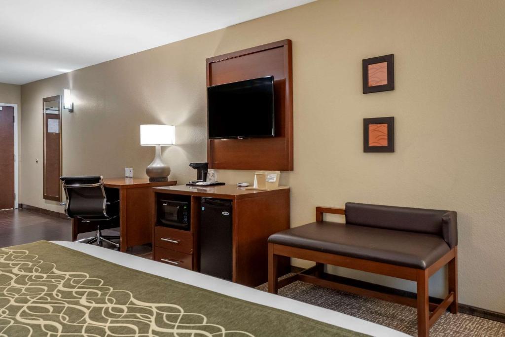 Comfort Inn & Suites Pittsburgh South photo