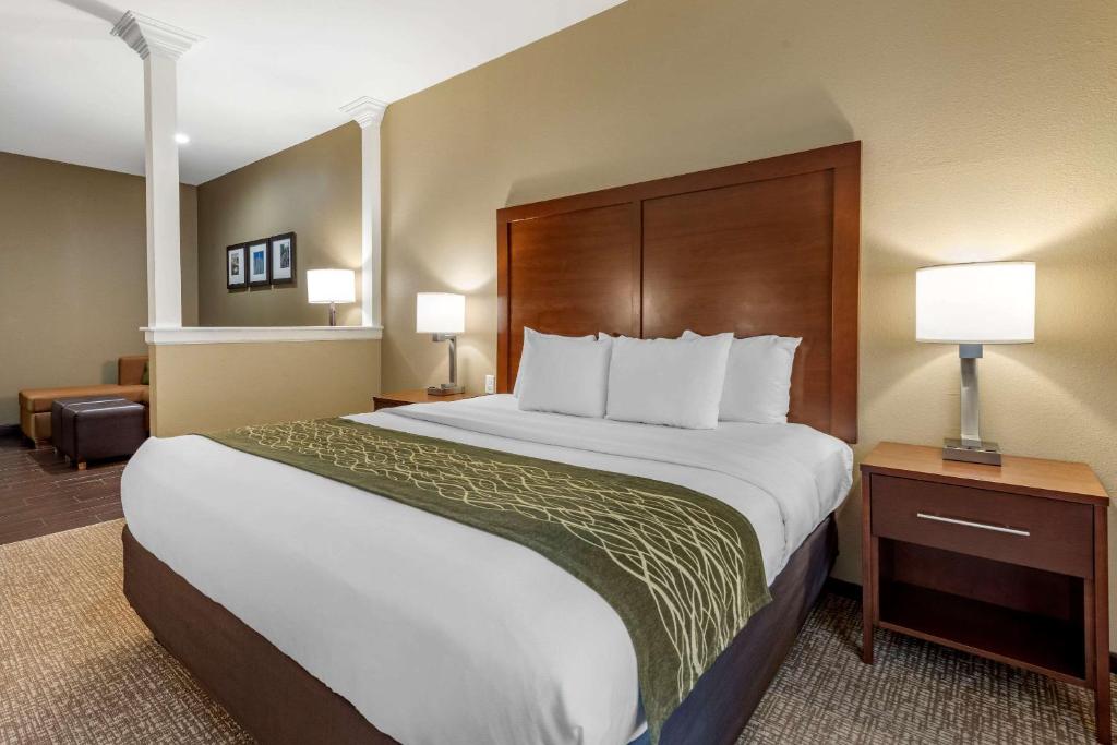 Comfort Inn & Suites Pittsburgh South photo