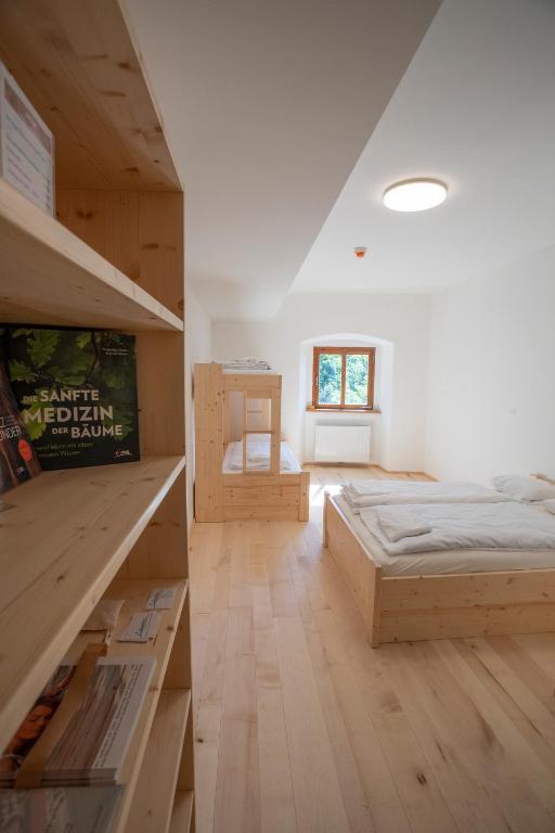 Postel nebo postele na pokoji v ubytování Burg Altpernstein