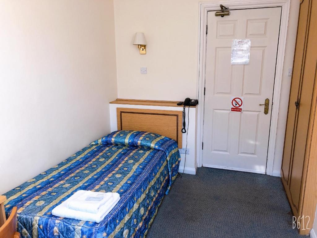 The Brompton Hotel - Single Room