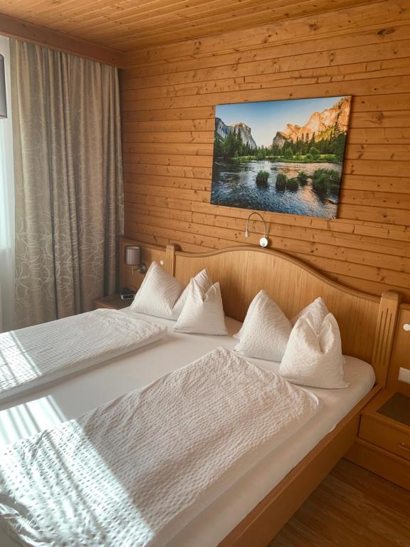 Postel nebo postele na pokoji v ubytování Landhof Aigner
