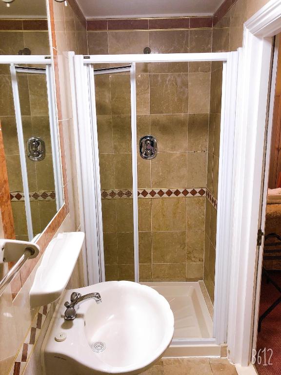 The Brompton Hotel - Twin Room