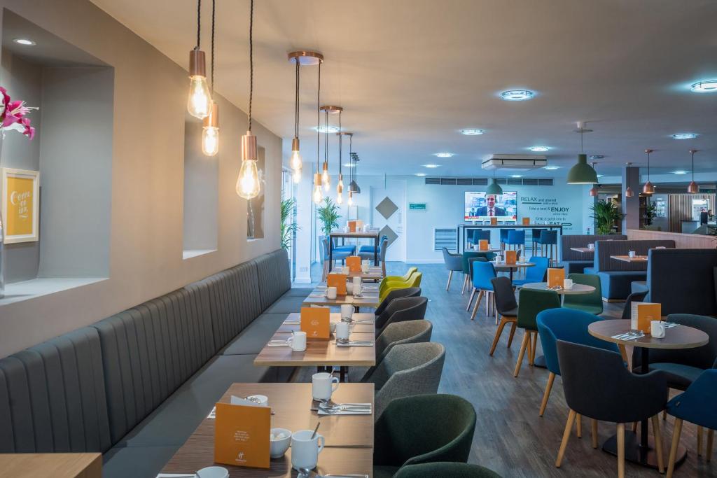 Restaurace v ubytování Holiday Inn Manchester West by IHG