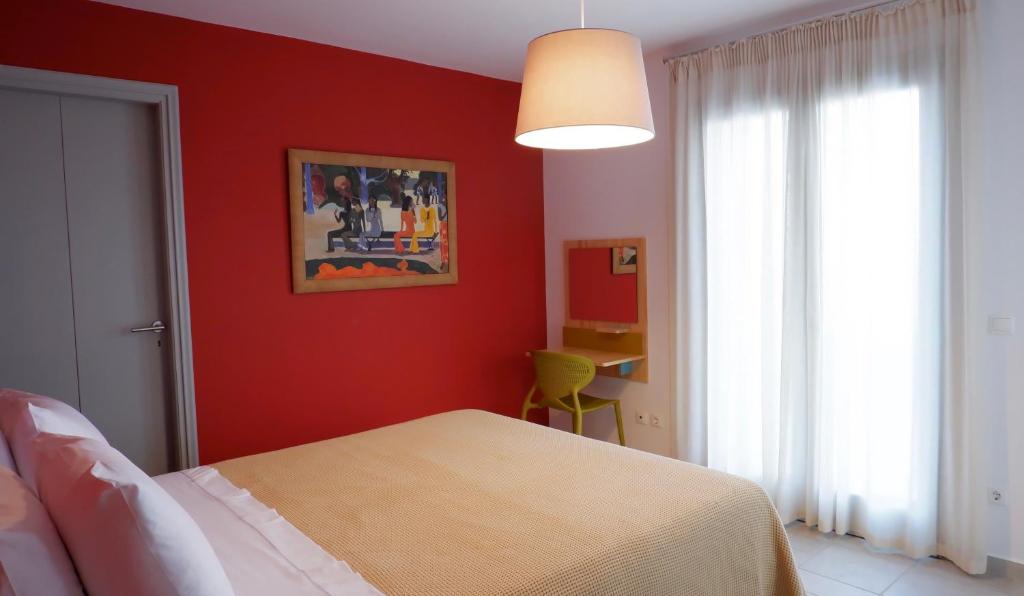 Postel nebo postele na pokoji v ubytování Tetrapolis Keos