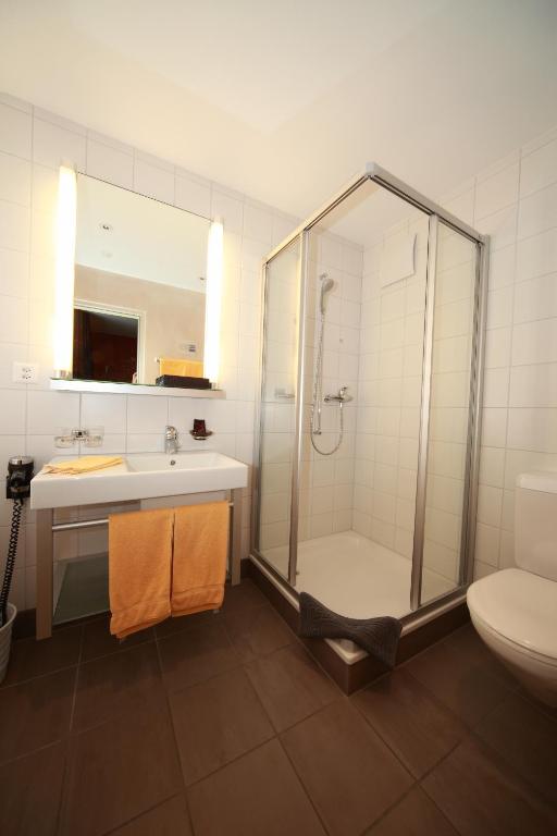 Un baño de Hotel Albula & Julier