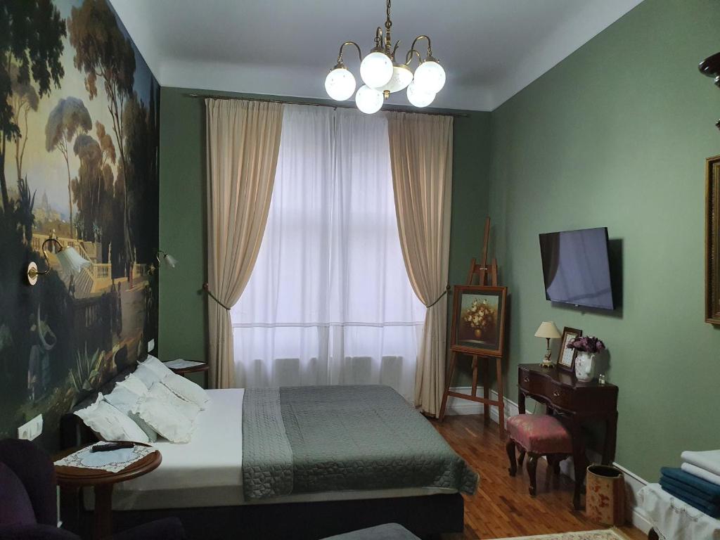 a hotel room with a bed and a window at Elisabeth Apartment in Oradea