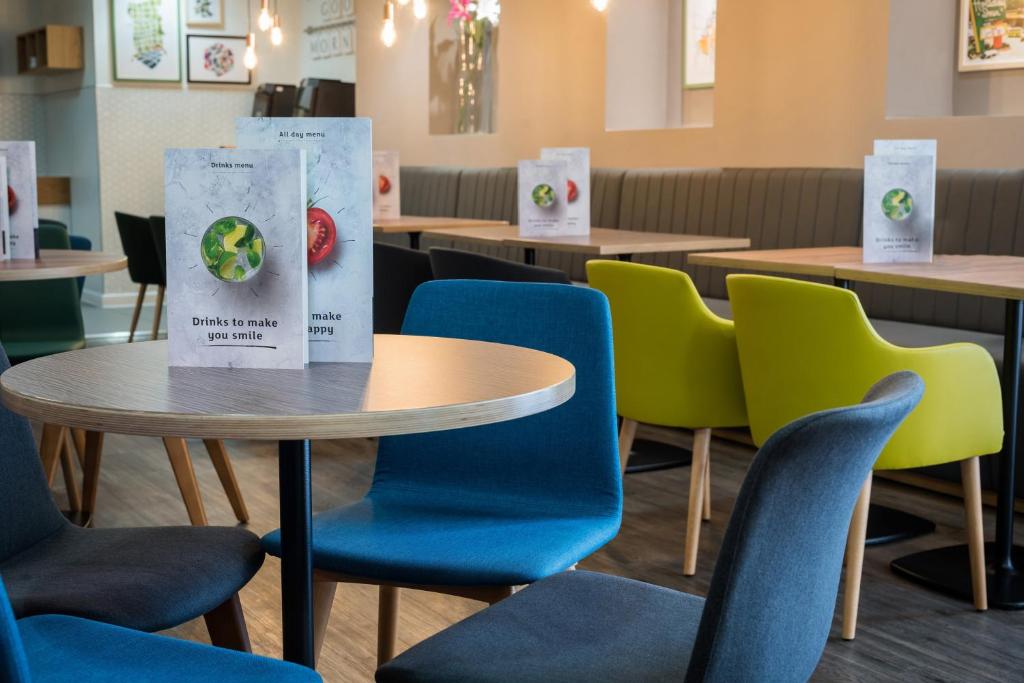 Posezení v ubytování Holiday Inn Manchester West by IHG
