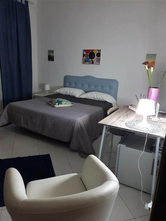 Alba central City - Economy Triple Room With Shared Bathroom