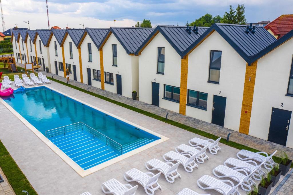 Bazén v ubytování Amber Resort nebo v jeho okolí