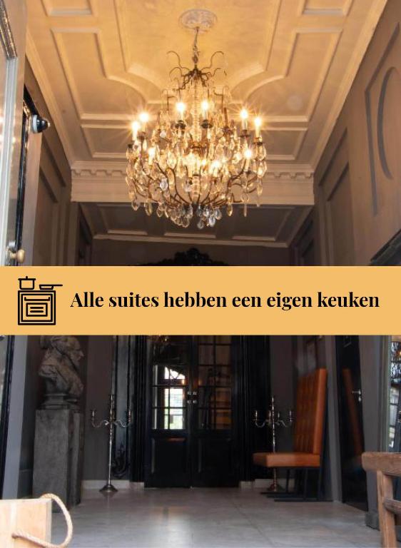a chandelier hanging from a ceiling in a room at Boutique Logement Londen Centrum Middelburg in Middelburg