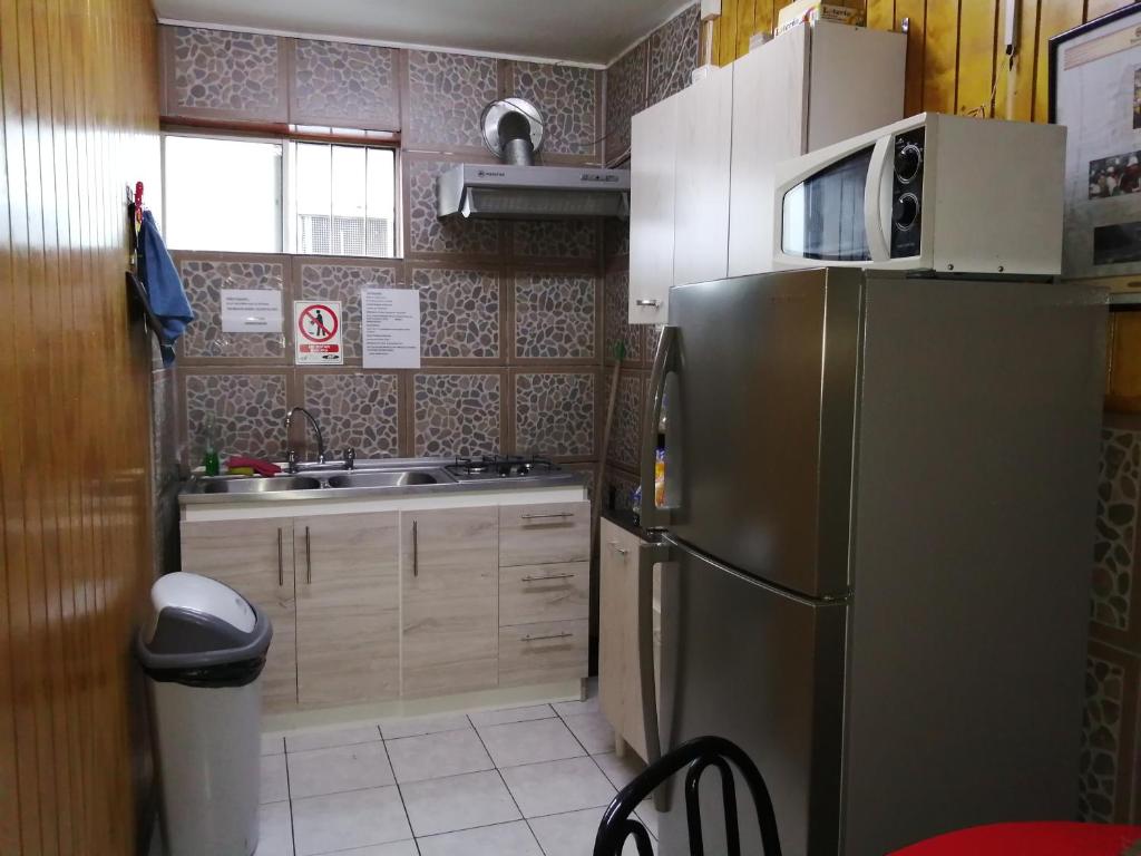 Kuchyň nebo kuchyňský kout v ubytování Hostal Copiapó Puerto Montt