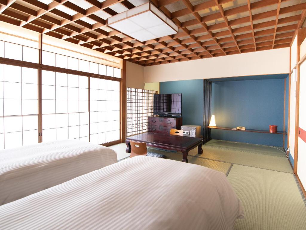 HOTEL SHIRAHAMAKAN thumbnail 4