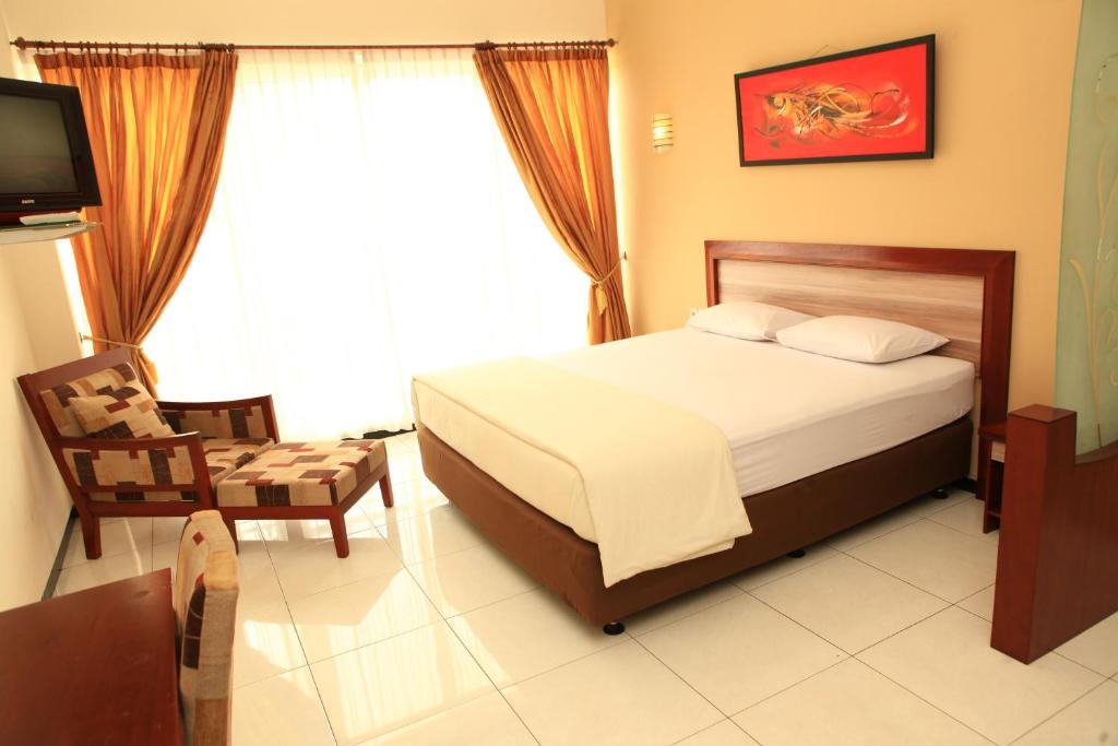Tempat tidur dalam kamar di Arya Graha Semarang