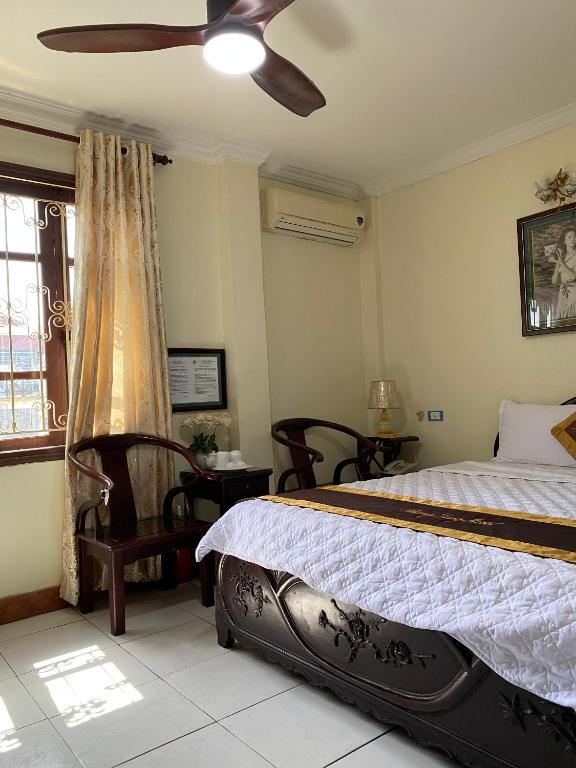 Postel nebo postele na pokoji v ubytování Thang Long Hotel