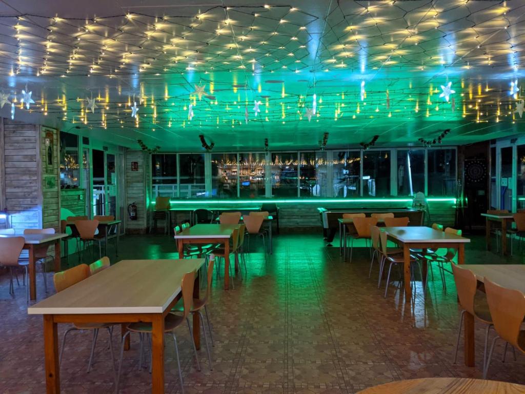 Un restaurante o sitio para comer en Camping San Javier