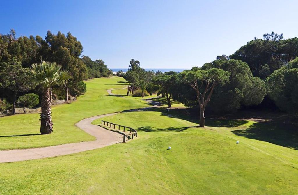 Golf pri dovolenkovom dome alebo okolí