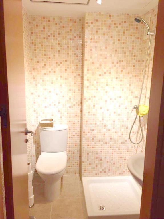 Kúpeľňa v ubytovaní Bright apartment with sea view in Casares, 96 m², pool