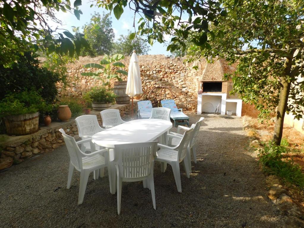 Zahrada ubytování Elegant Villa in Sant Miquel de Balansat with Private Pool