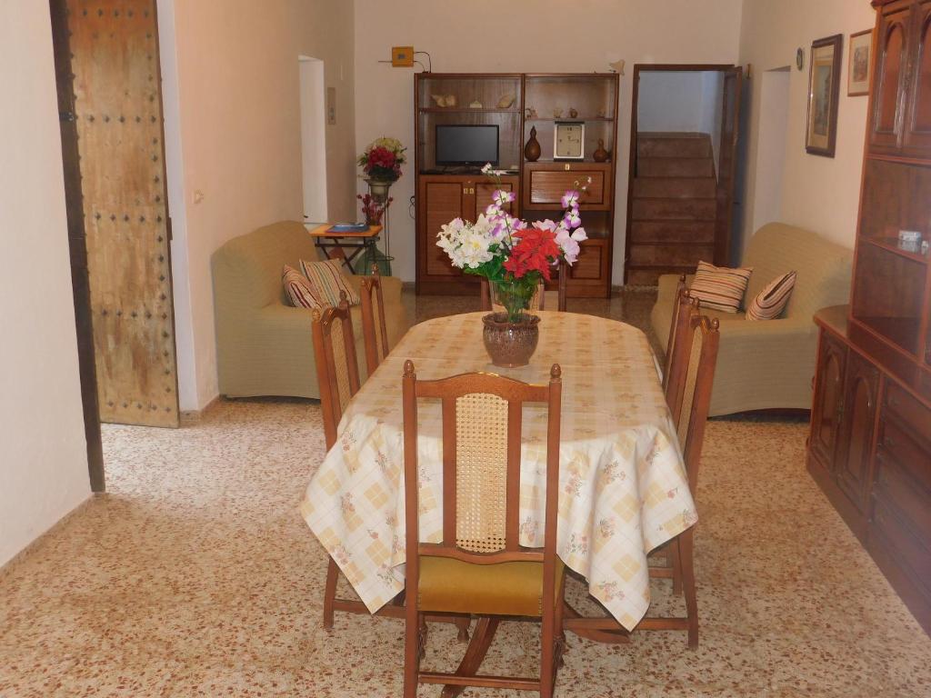 Posezení v ubytování Elegant Villa in Sant Miquel de Balansat with Private Pool