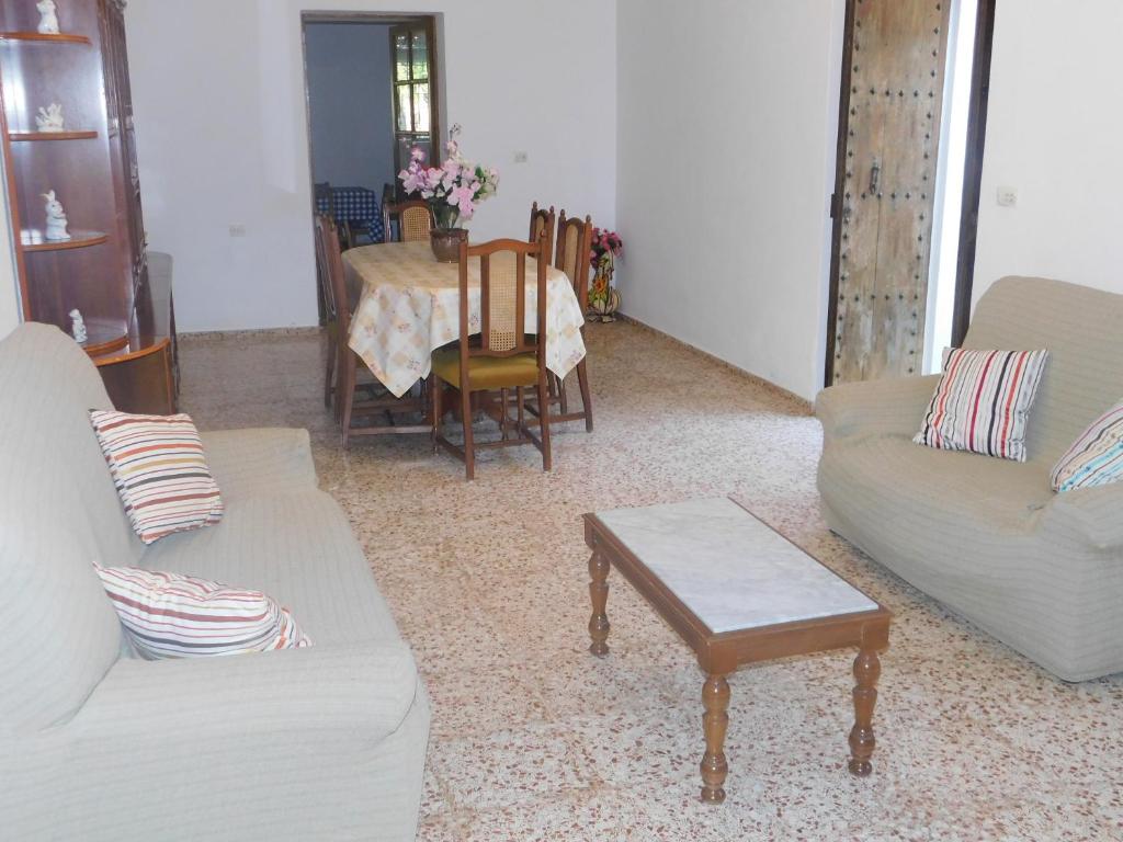 Posezení v ubytování Elegant Villa in Sant Miquel de Balansat with Private Pool