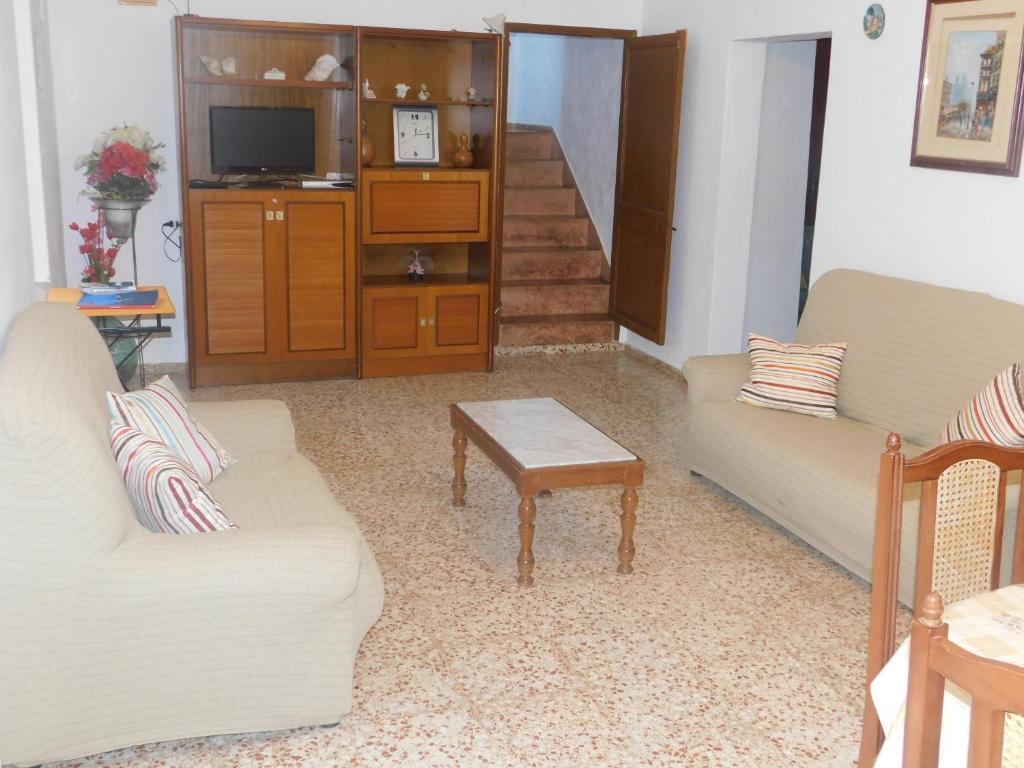 TV a/nebo společenská místnost v ubytování Elegant Villa in Sant Miquel de Balansat with Private Pool