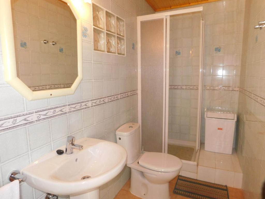 Koupelna v ubytování Elegant Villa in Sant Miquel de Balansat with Private Pool