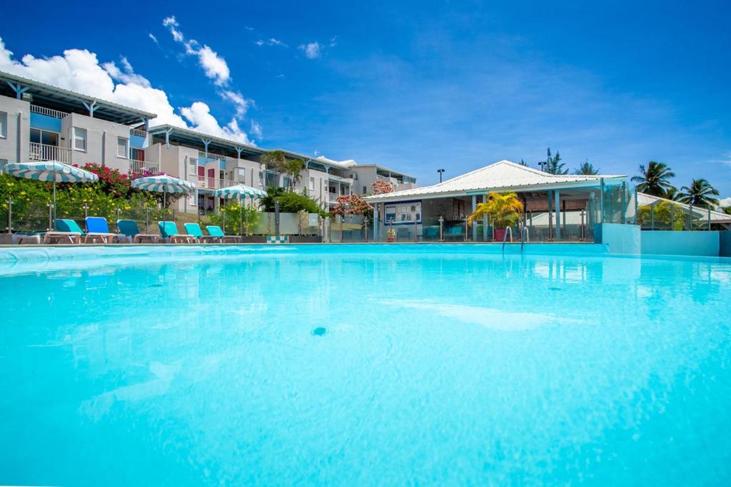 Bazén v ubytování Karibea Sainte Luce Hotel nebo v jeho okolí