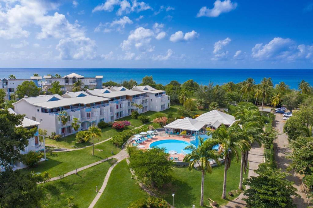 Vue panoramique sur l'établissement Karibea Sainte Luce Hotel