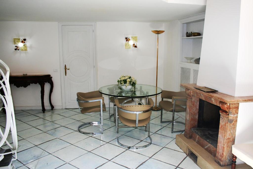 Posedenie v ubytovaní Comfortable Apartment in the Heart of Rome, 65m², City View