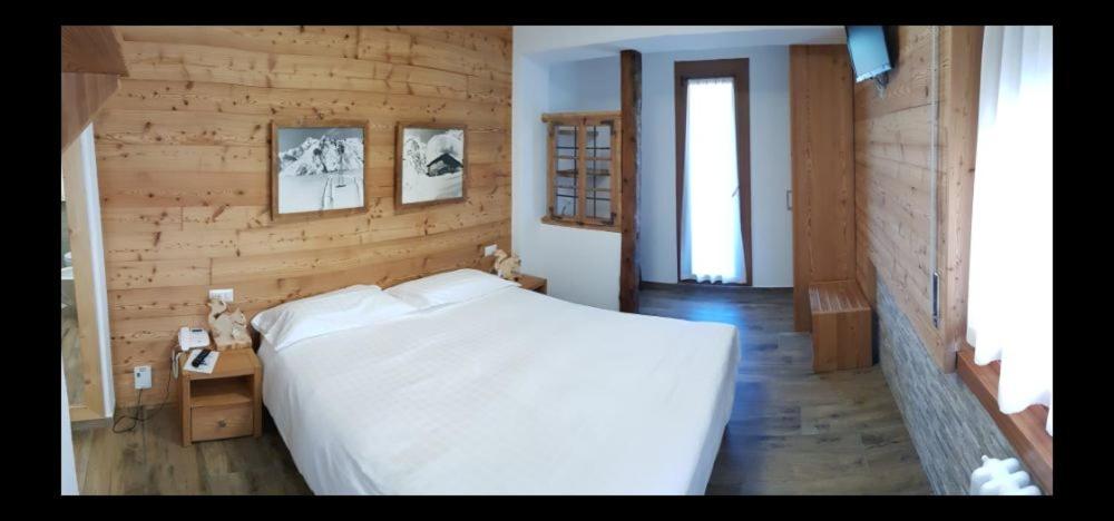 Posteľ alebo postele v izbe v ubytovaní Albergo Soldanella