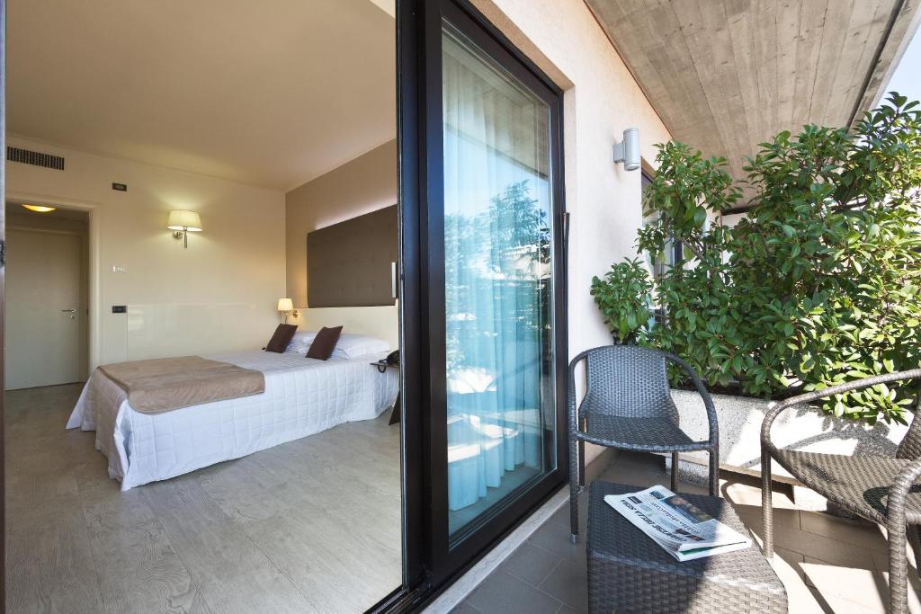 Postel nebo postele na pokoji v ubytování Hotel Desenzano