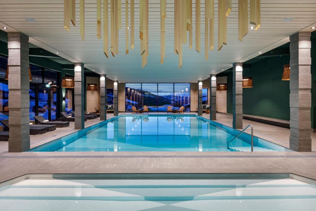 Bazén v ubytování Hotel Sport Klosters nebo v jeho okolí