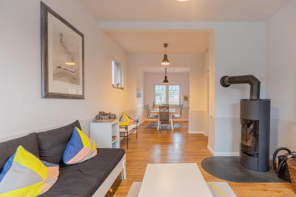 a living room with a couch and a wood stove at Charmantes Stadthaus in Husum