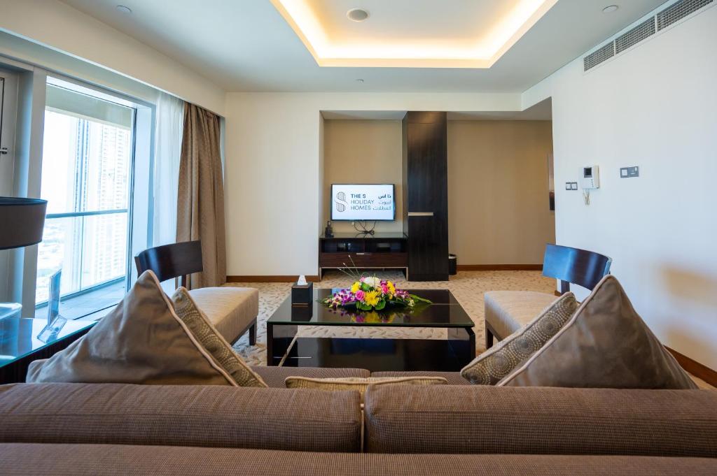 พื้นที่นั่งเล่นของ Address Dubai Mall Residence - Studio and 1 Bedroom apartments by The S Holiday Homes