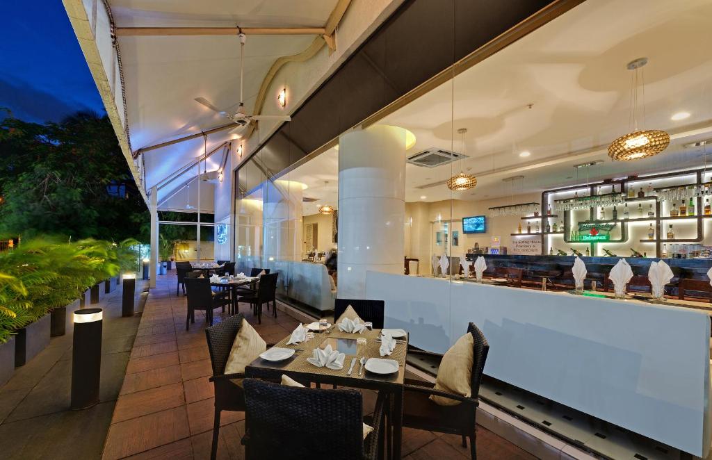 Restaurace v ubytování The Fern Residency Mumbai