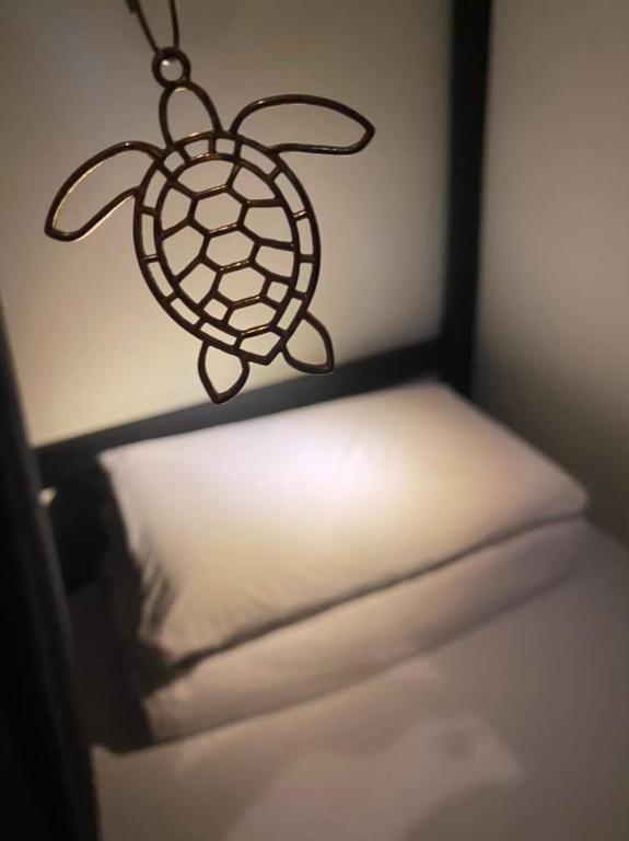 Postel nebo postele na pokoji v ubytování 琉浪潛水背包客棧 Drift Diving Hostel
