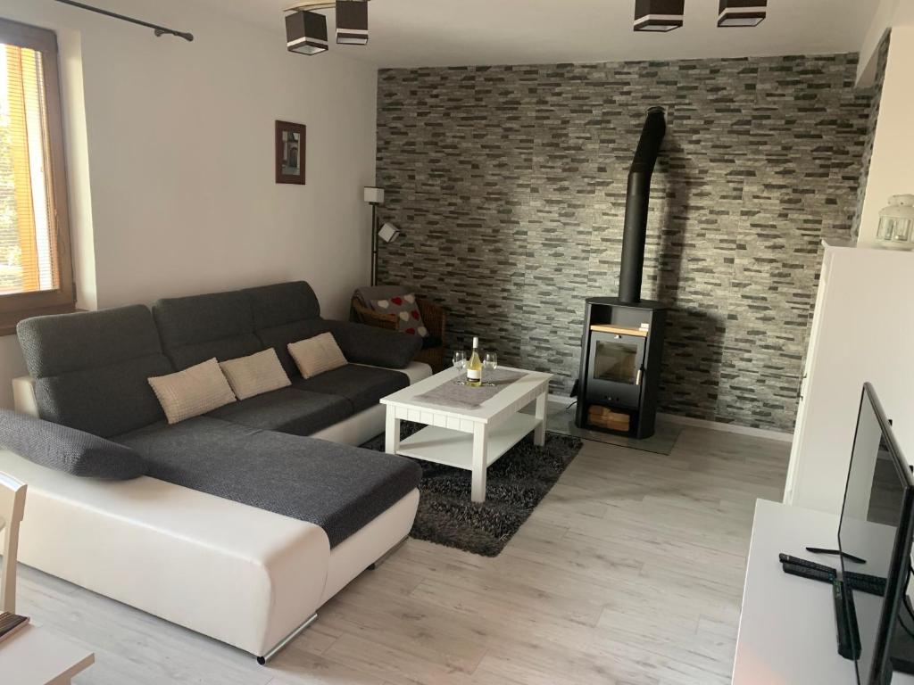 A seating area at Apartmán Lesníček