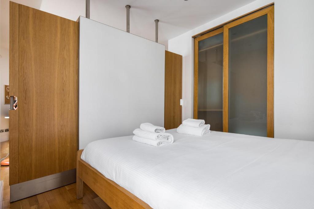 Postel nebo postele na pokoji v ubytování Soulful Central London Apartment