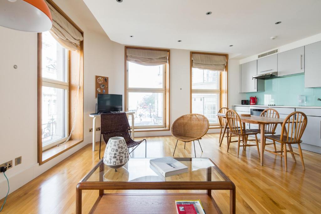 Kuchyň nebo kuchyňský kout v ubytování Soulful Central London Apartment