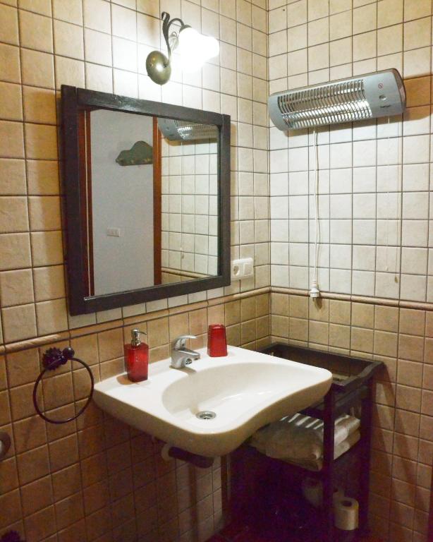 Koupelna v ubytování Casa Rural Aya II