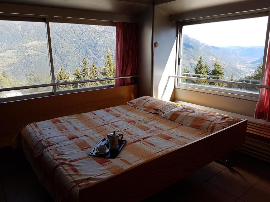 Nespecifikovaný výhled na hory nebo výhled na hory při pohledu z aparthotelu