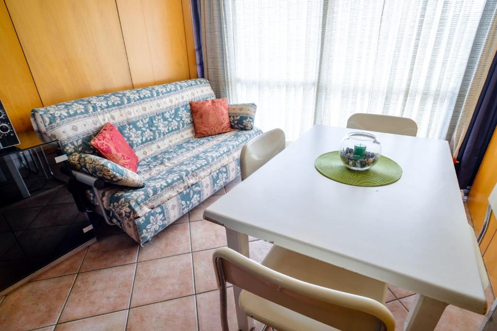 Posezení v ubytování Res. Marilleva 1400 Apt.Solandra