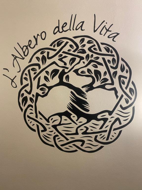 a drawing of a mandala with the words neve delia vida w obiekcie L'Albero della Vita w mieście Viterbo