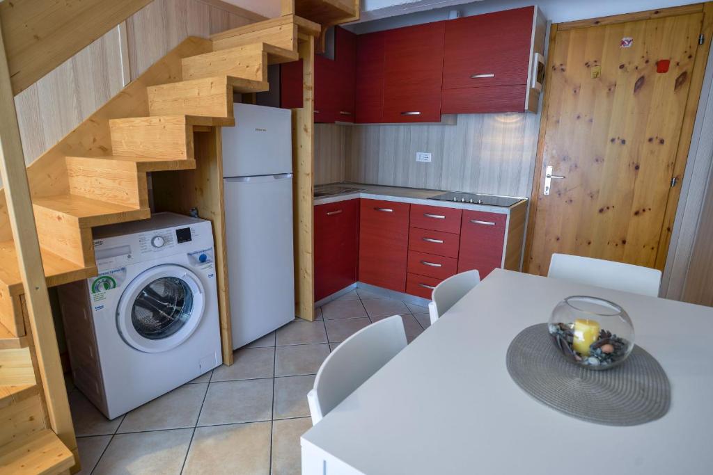 Kuchyň nebo kuchyňský kout v ubytování Res. Marilleva 1400 Apt.Solandra
