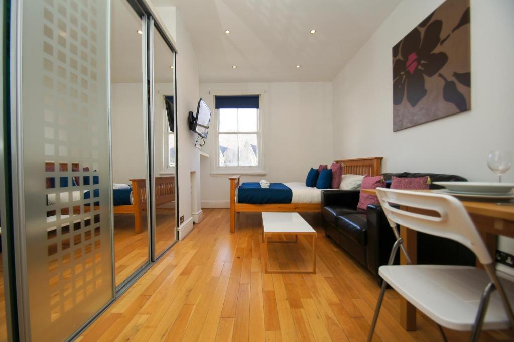 Cambridge Road Studio - by Brighton Holiday Lets