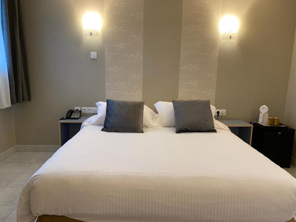 Contact hôtel - Hôtel Les Bleuets & SPA - 12