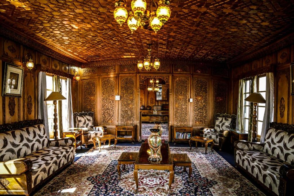 a living room filled with furniture and a chandelier at Jewel Of Kashmir House Boat in Nagīn Bāgh